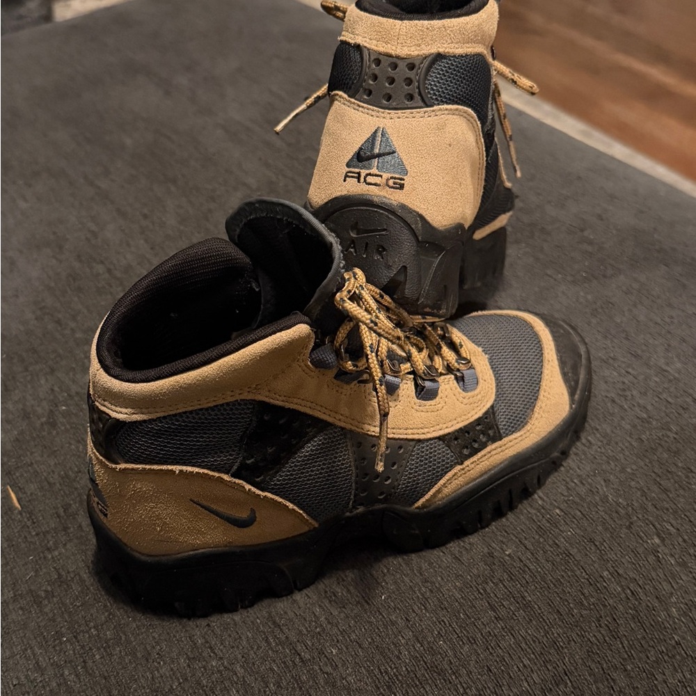 1997 Vintage Nike ACG Women’s Tan and Black Hiking Shoes